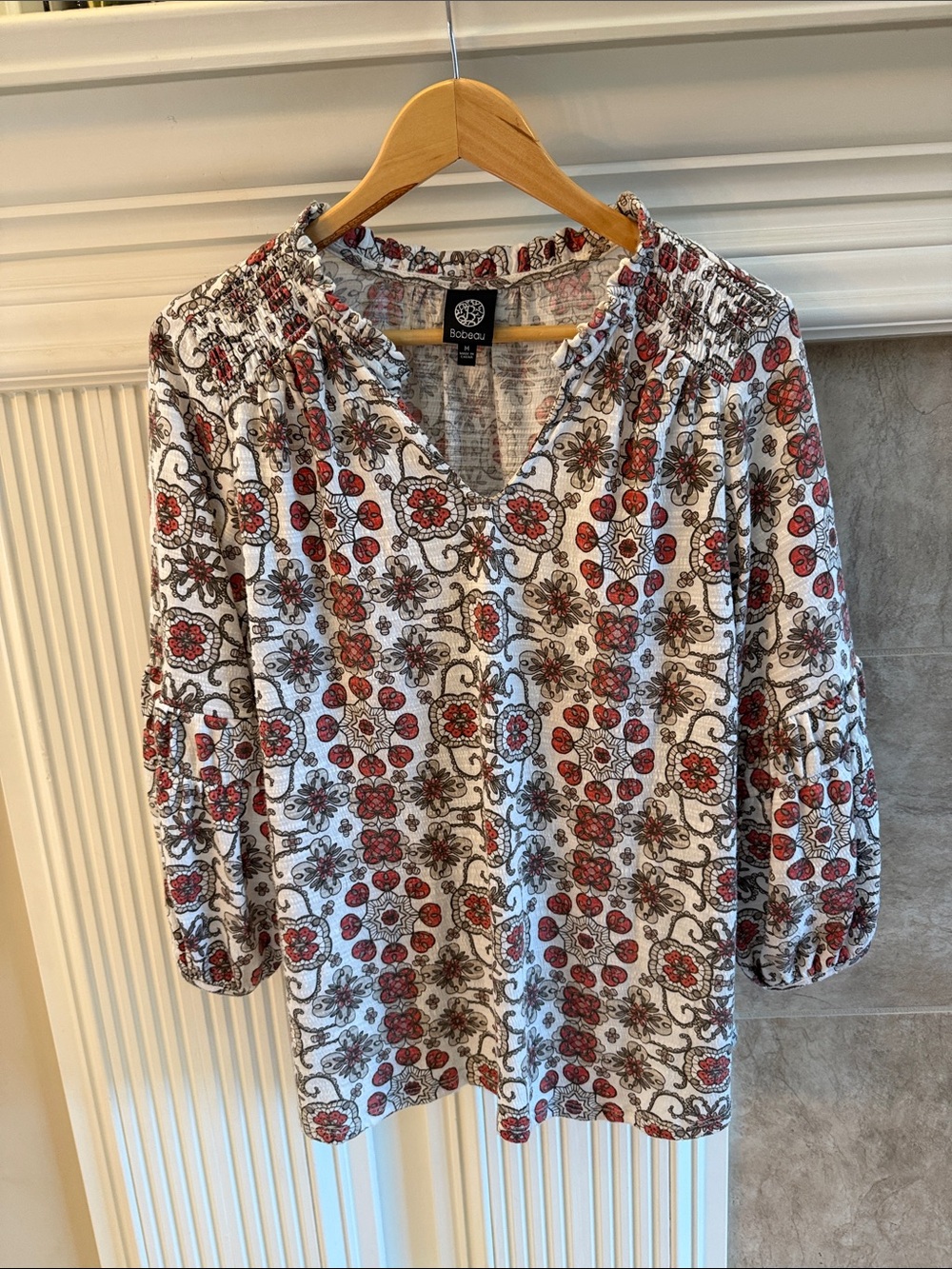 Bobeau White Floral Peasant Blouse with Red & Gray Print (fits like a large)